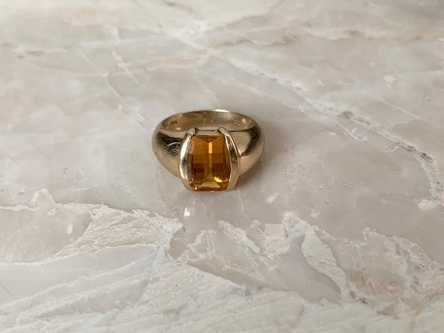 14K Ladies Pretty Yellow Gold Emerald Shape Citrine Ring 6.4 Grams