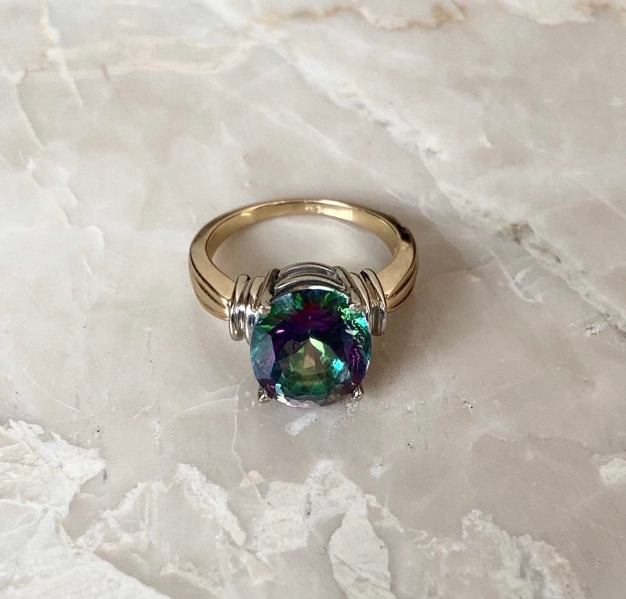 14K Ladies Pretty White Gold Oval Multi-Gemstone Mystic Topaz Ring 6 Grams