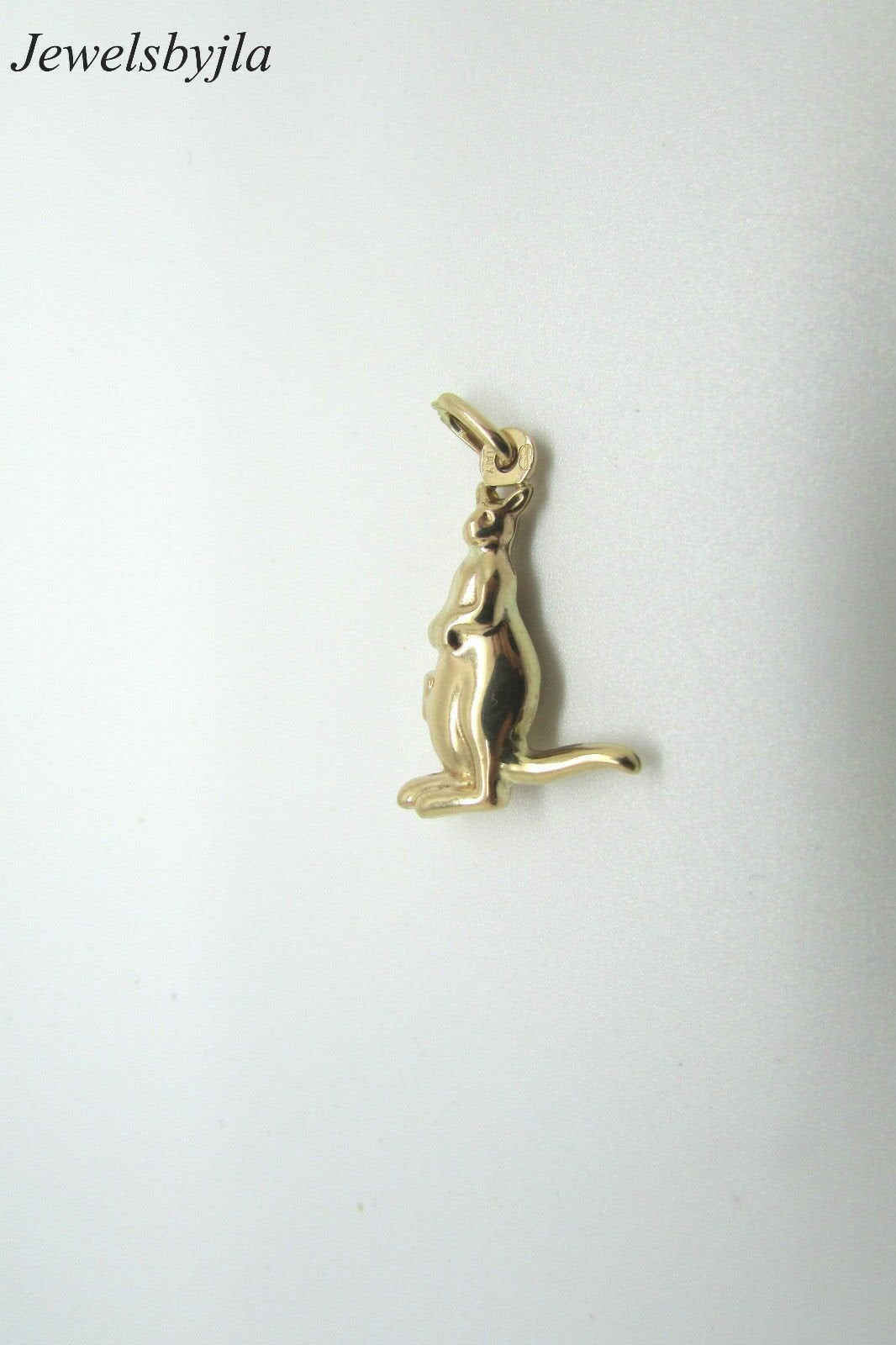 14K Pretty Yellow Gold Puffed 3-D Kangaroo Pendant 1.2 Grams