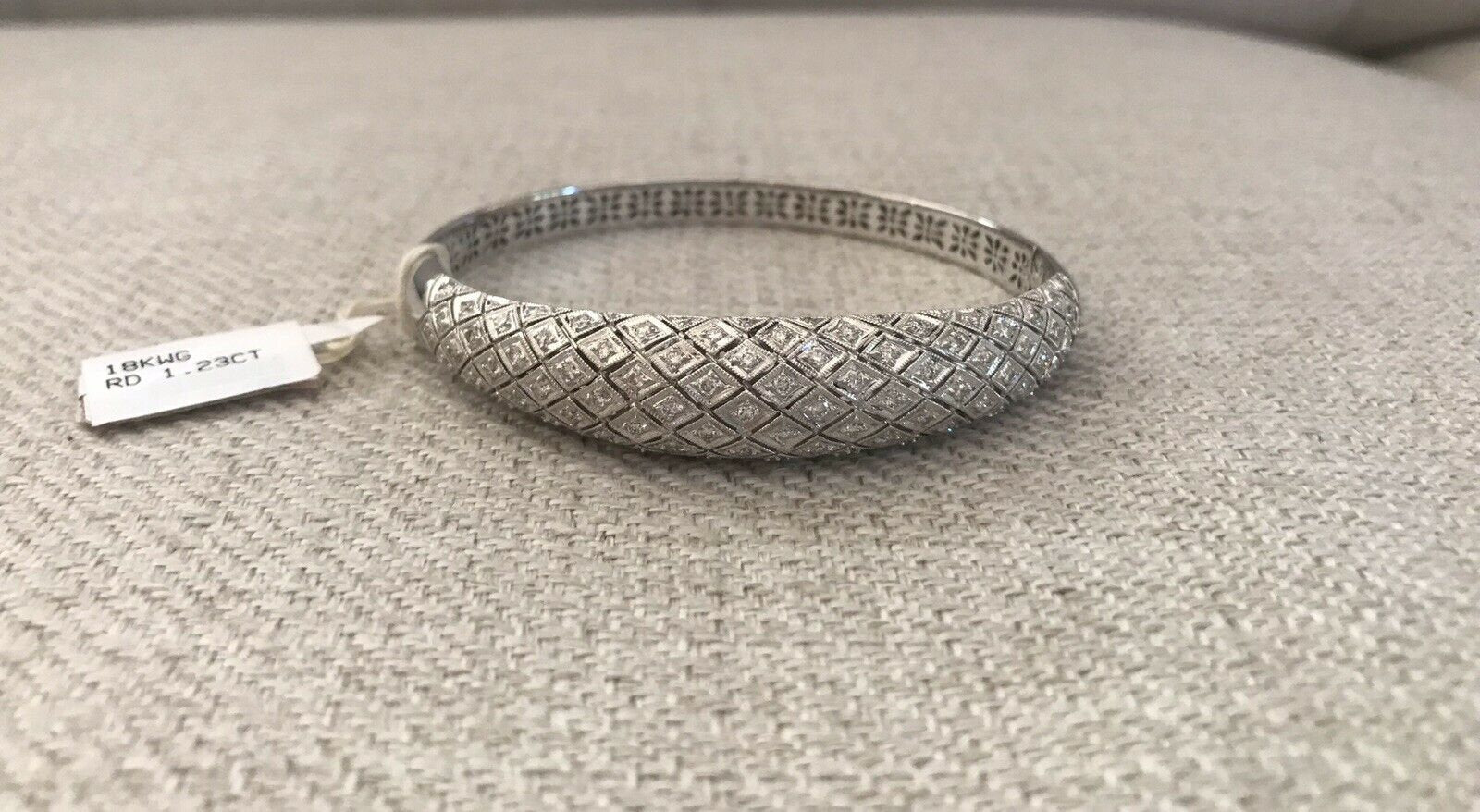 18K Pretty White Gold WomenS Thick Bracelet W/ Round Diamonds 1.35 Cts 28 Grams