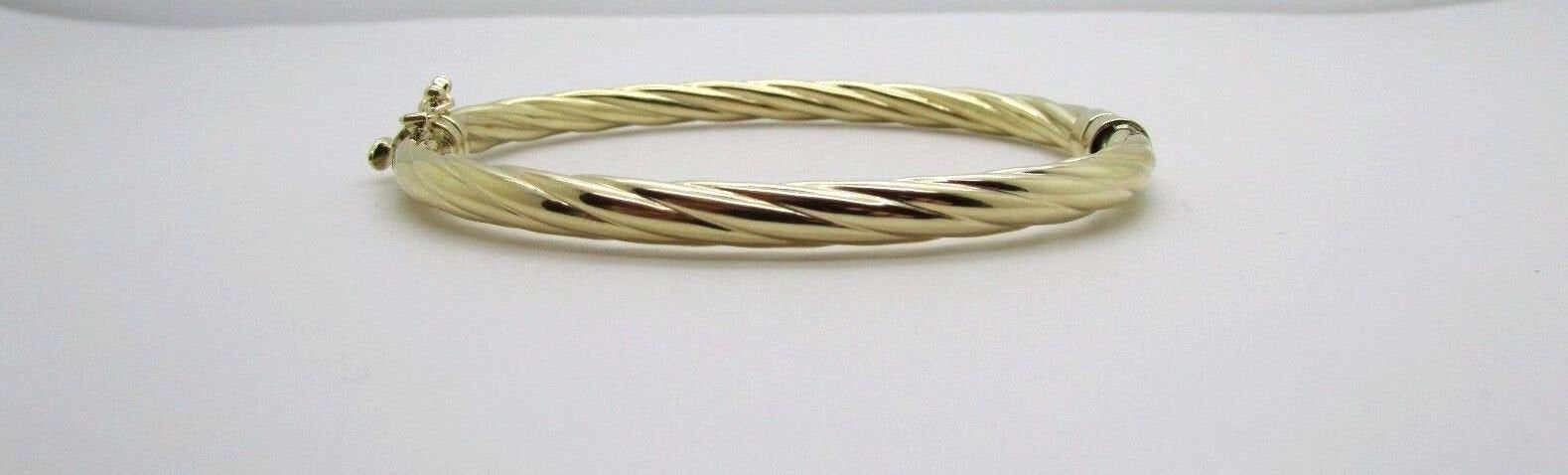 14K Pretty Yellow Gold Thick Twisted Bracelet 7.8 Grams