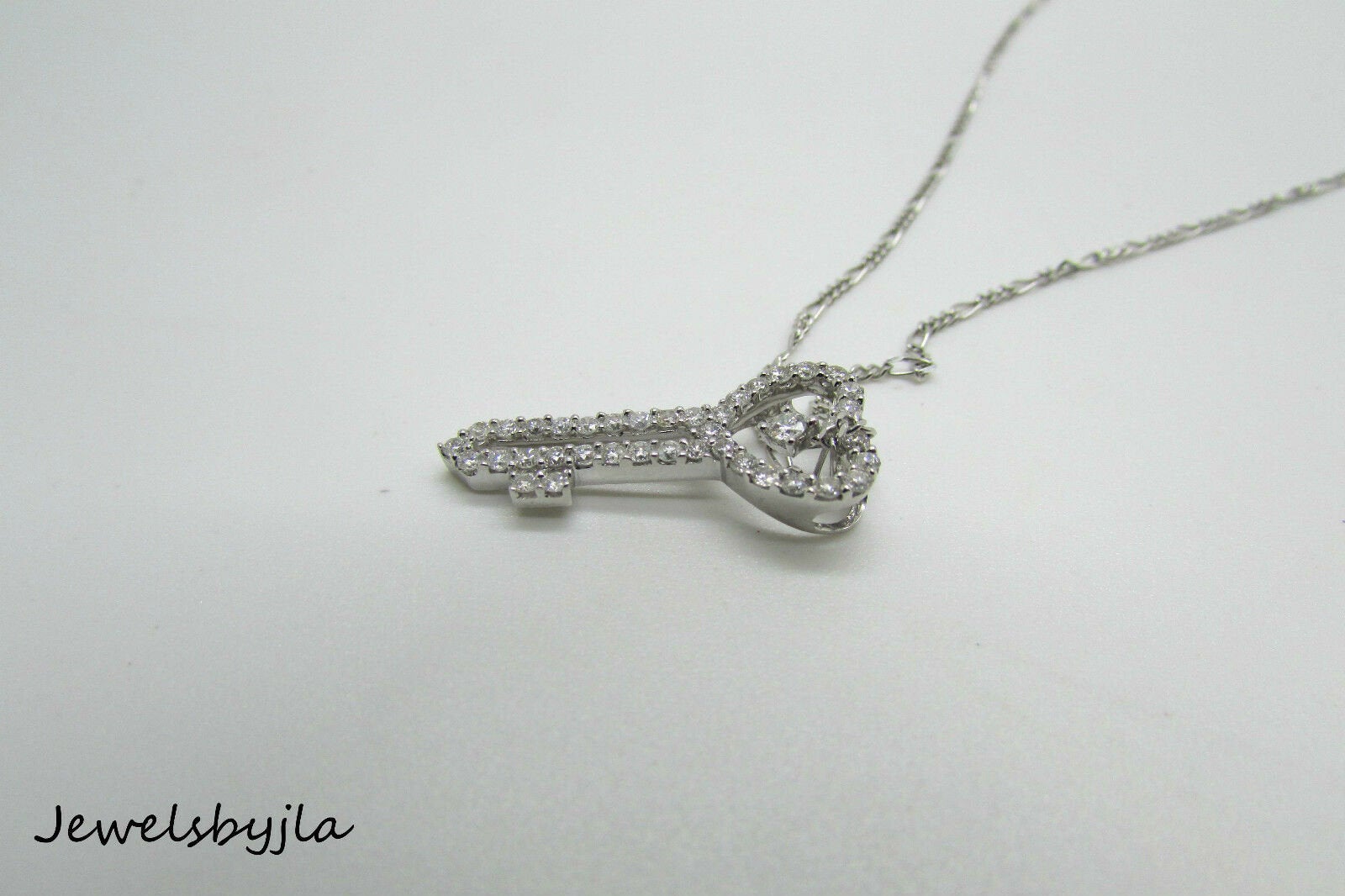 14K White Gold Pretty Diamond Heart Key Lock Pendant/Charm With Chain 3.2 Grams