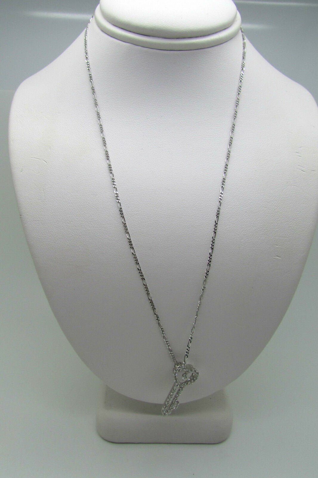 14K White Gold Pretty Diamond Heart Key Lock Pendant/Charm With Chain 3.2 Grams
