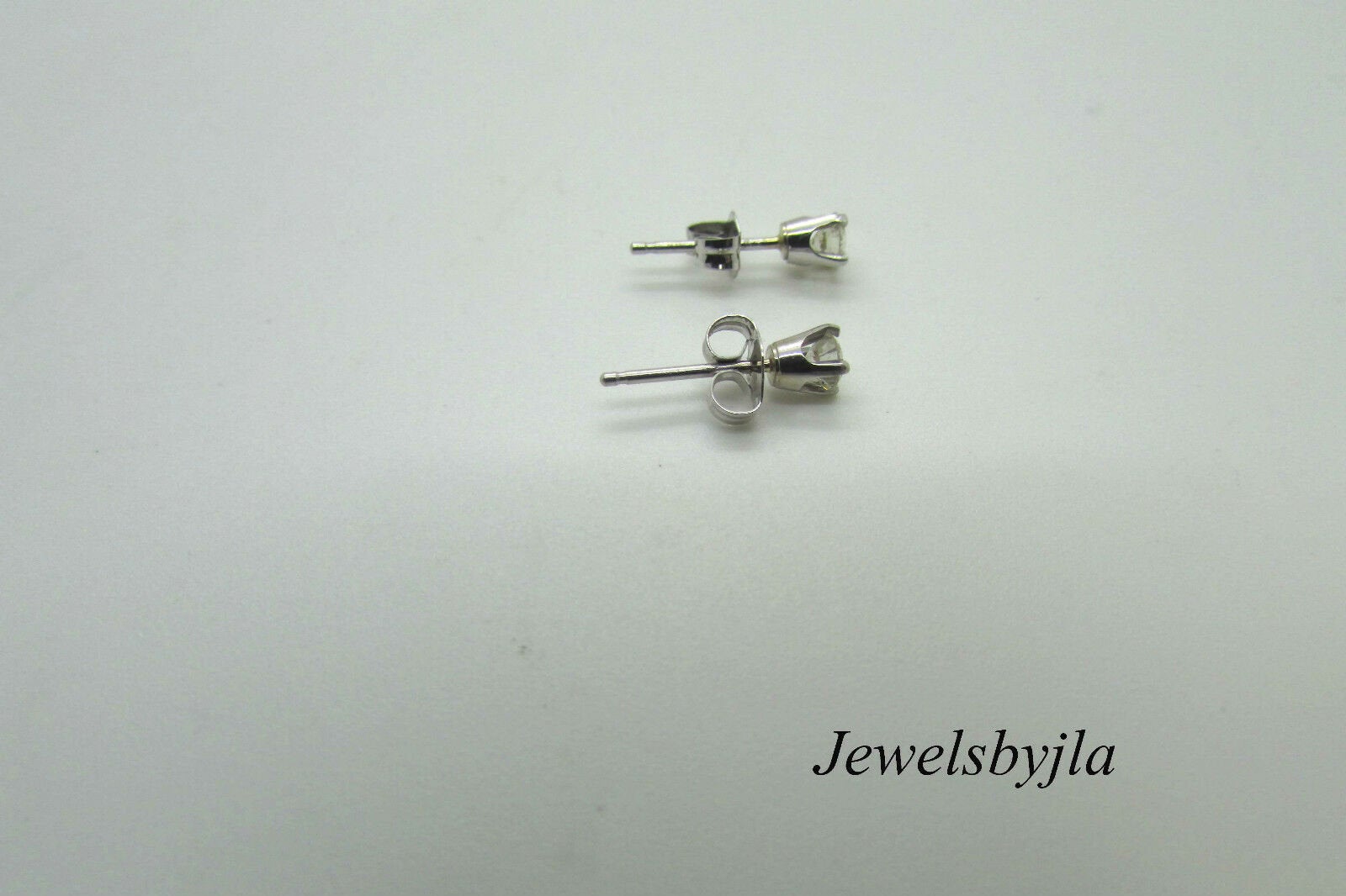 14K Pretty White Gold Clean Round Diamond Stud Earrings .30 Cts H Vs