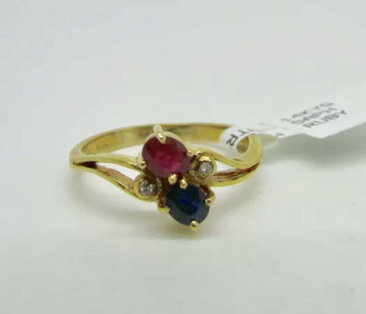 14K Yellow Gold Ladies Pretty Ring With Sapphire Diamond Ruby Stones 2.5 Grams