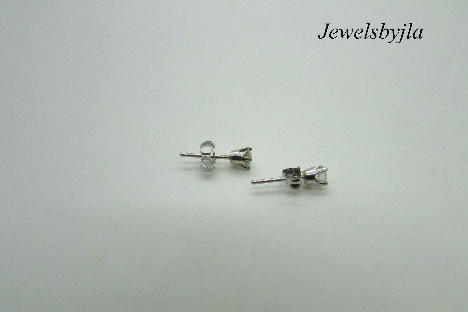 14K Pretty White Gold Clean Round Diamond Stud Earrings .30 Cts H Vs