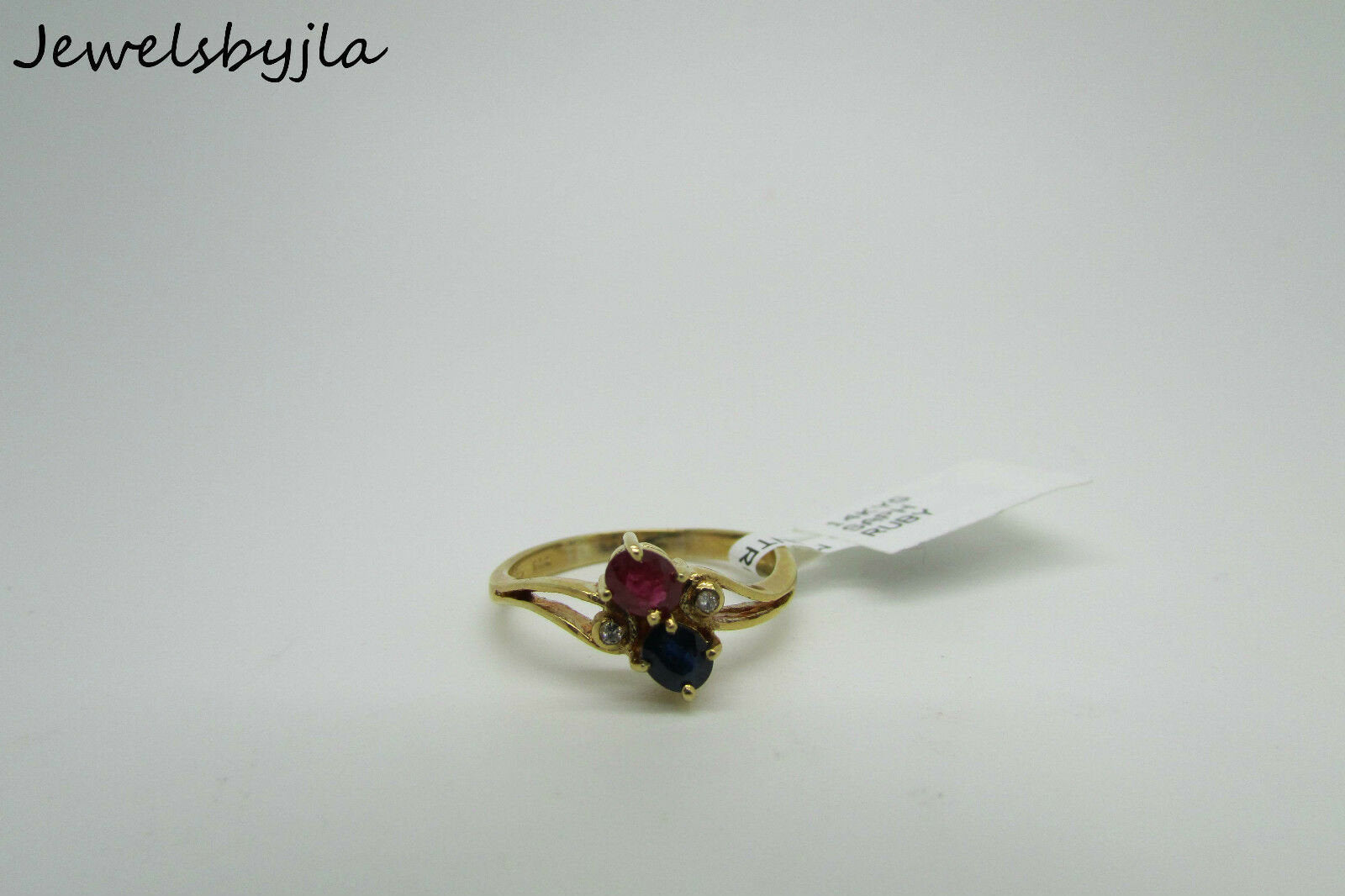 14K Yellow Gold Ladies Pretty Ring With Sapphire Diamond Ruby Stones 2.5 Grams