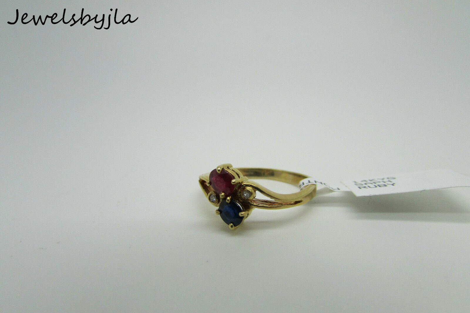 14K Yellow Gold Ladies Pretty Ring With Sapphire Diamond Ruby Stones 2.5 Grams