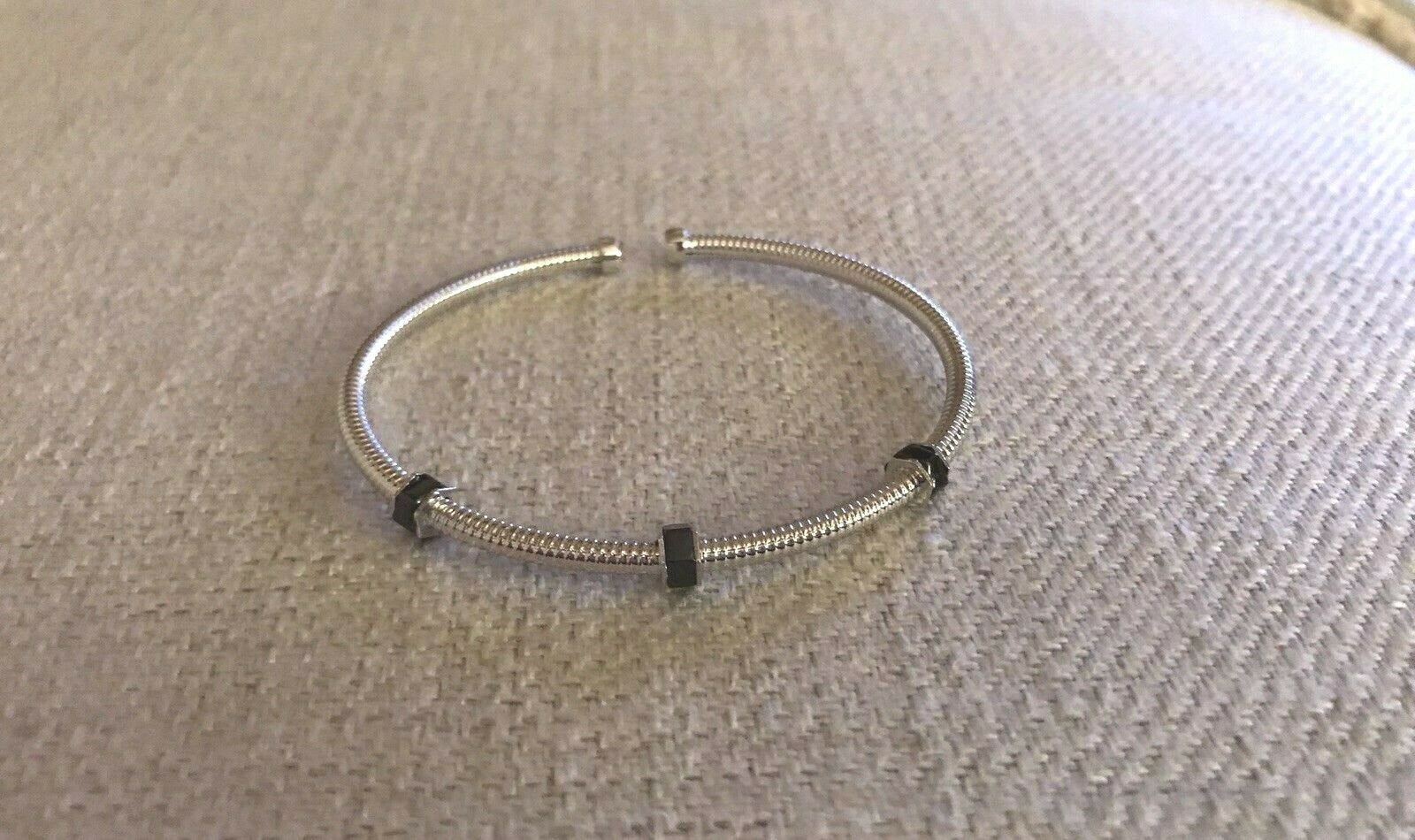 14K Pretty White Gold Small Hammered Cuff Bracelet With Onyx Bolts 5.7 Grams