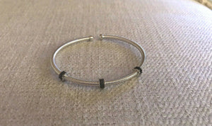 14K Pretty White Gold Small Hammered Cuff Bracelet With Onyx Bolts 5.7 Grams