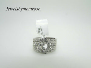 18K Pretty White Gold Ring With Round Filigree Pav Diamonds 6.5 Grams 0.30 Cts