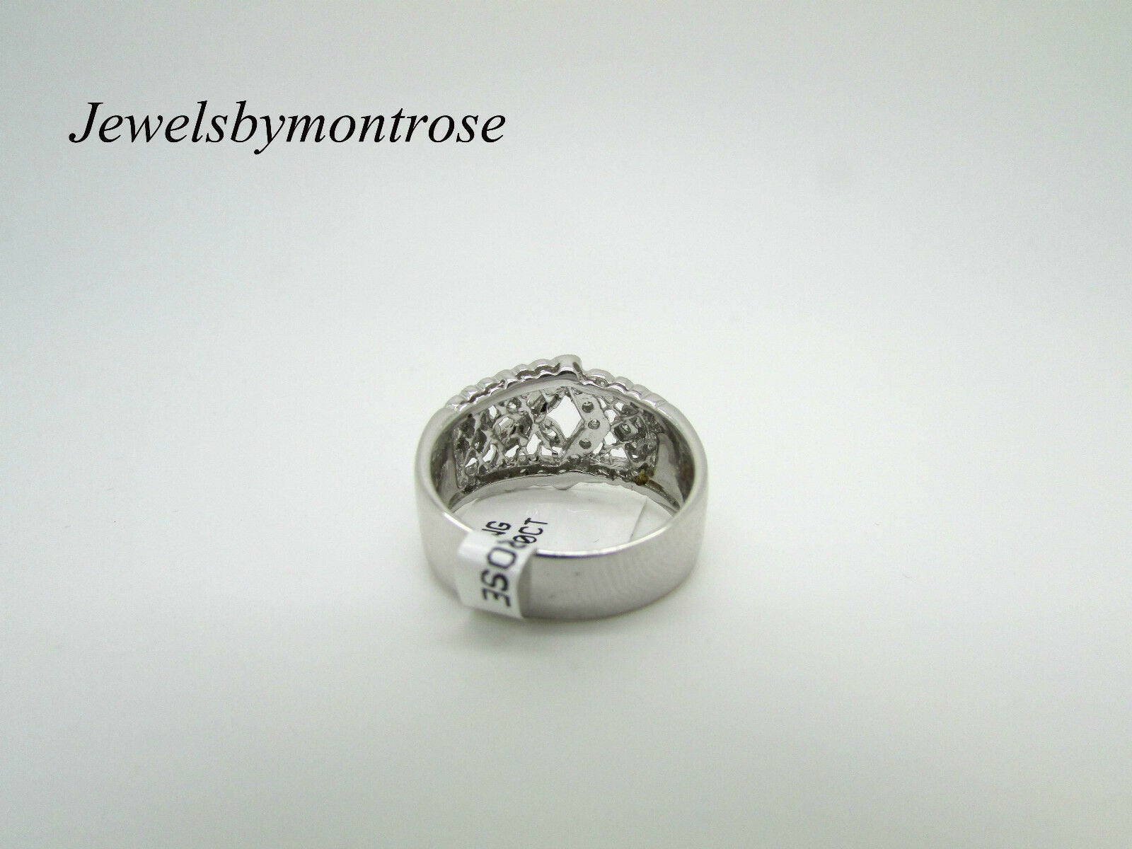 18K Pretty White Gold Ring With Round Filigree Pav Diamonds 6.5 Grams 0.30 Cts