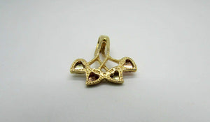 14K Pretty Multi-Tone Pretty Pendant With Four Attached Leaf Hearts 2.5 Grams