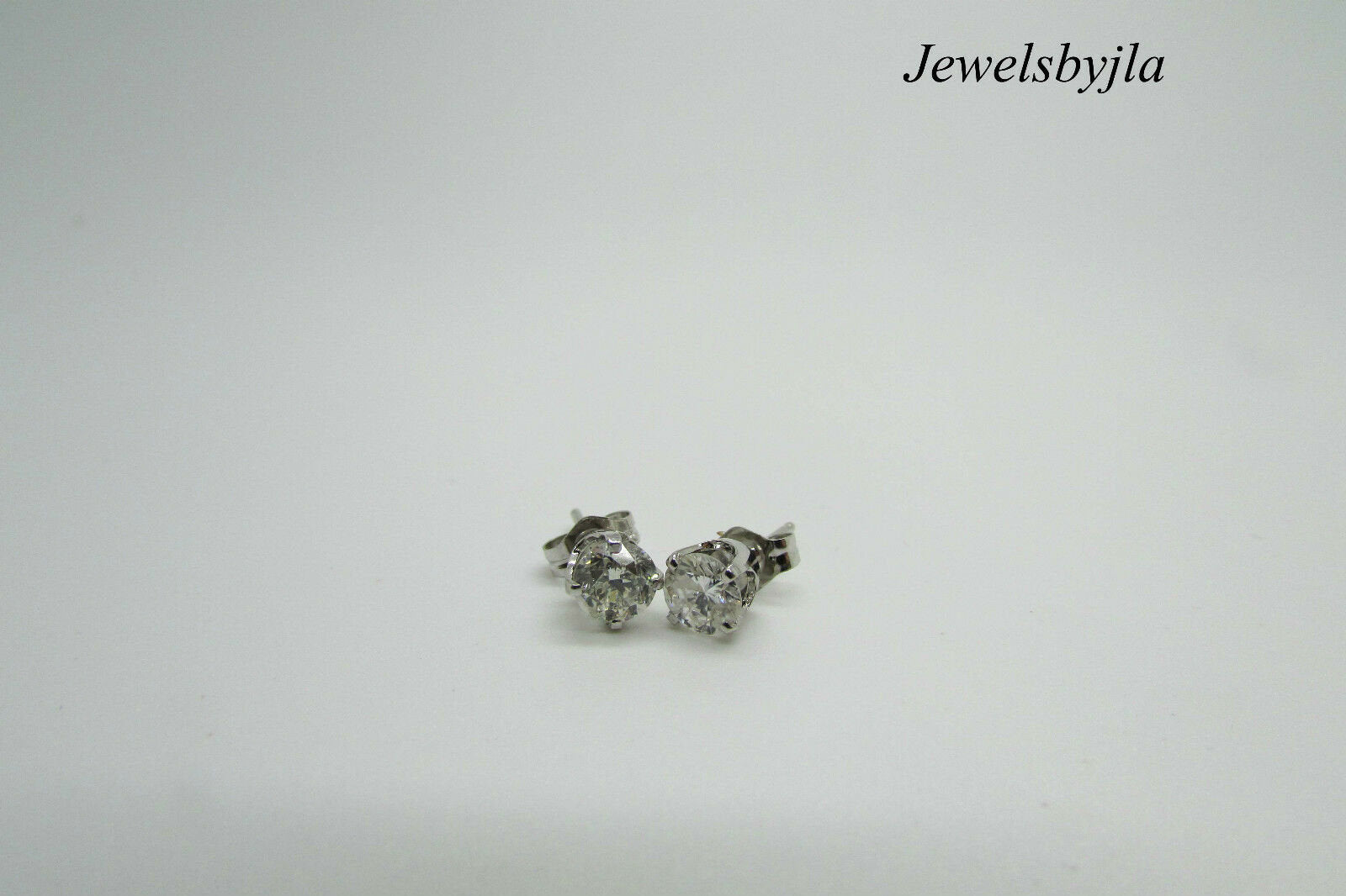 14K Pretty White Gold Clean Round Diamond Stud Earrings .82 Points G Si2