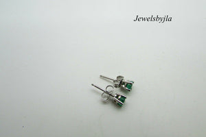 14K Pretty White Gold Round Emerald Stud Earrings .50 Points