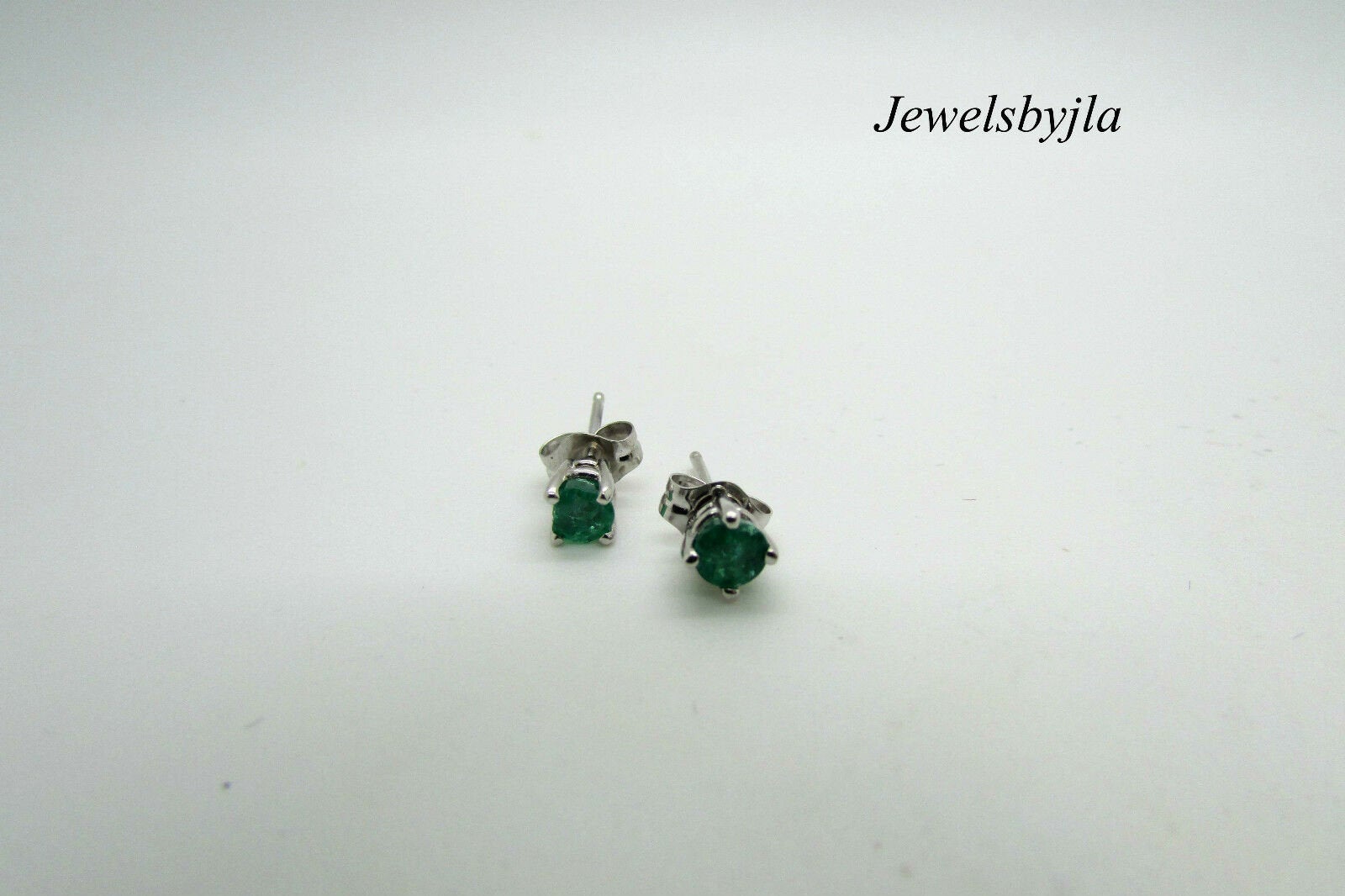 14K Pretty White Gold Round Emerald Stud Earrings .50 Points