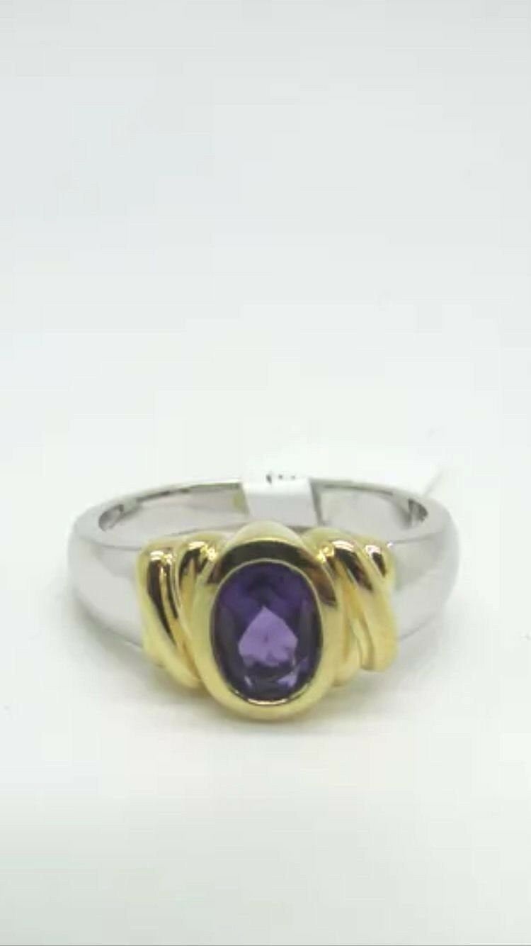 14K Multi Tone Gold Pretty Oval Shape Amethyst Stone Ladies Ring 3.3 Grams