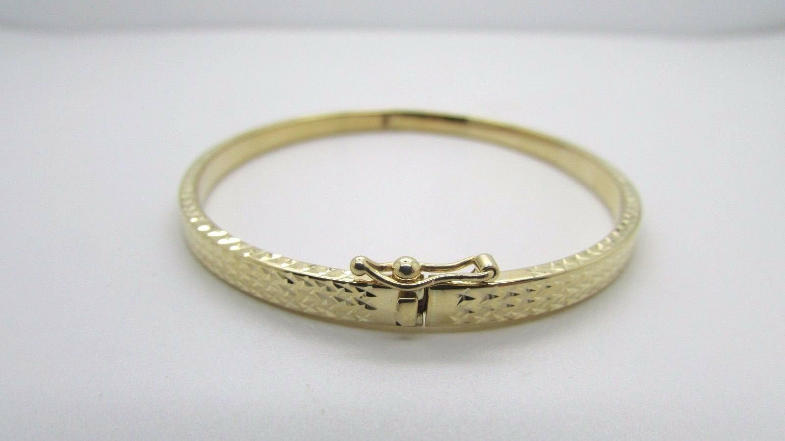 14K Pretty Yellow Gold High Polished Hammered Bracelet 5.3 Grams