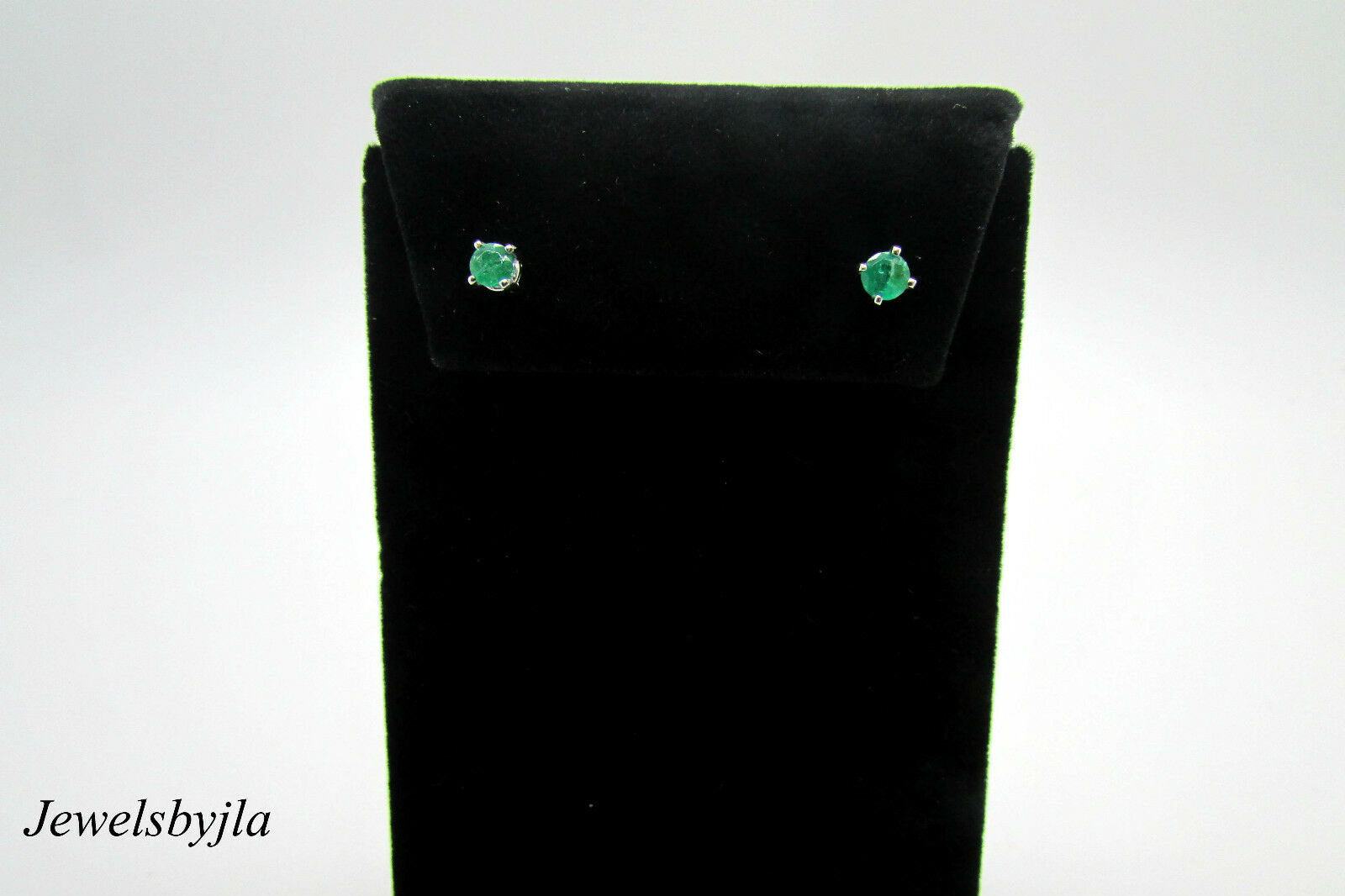14K Pretty White Gold Round Emerald Stud Earrings .40 Points