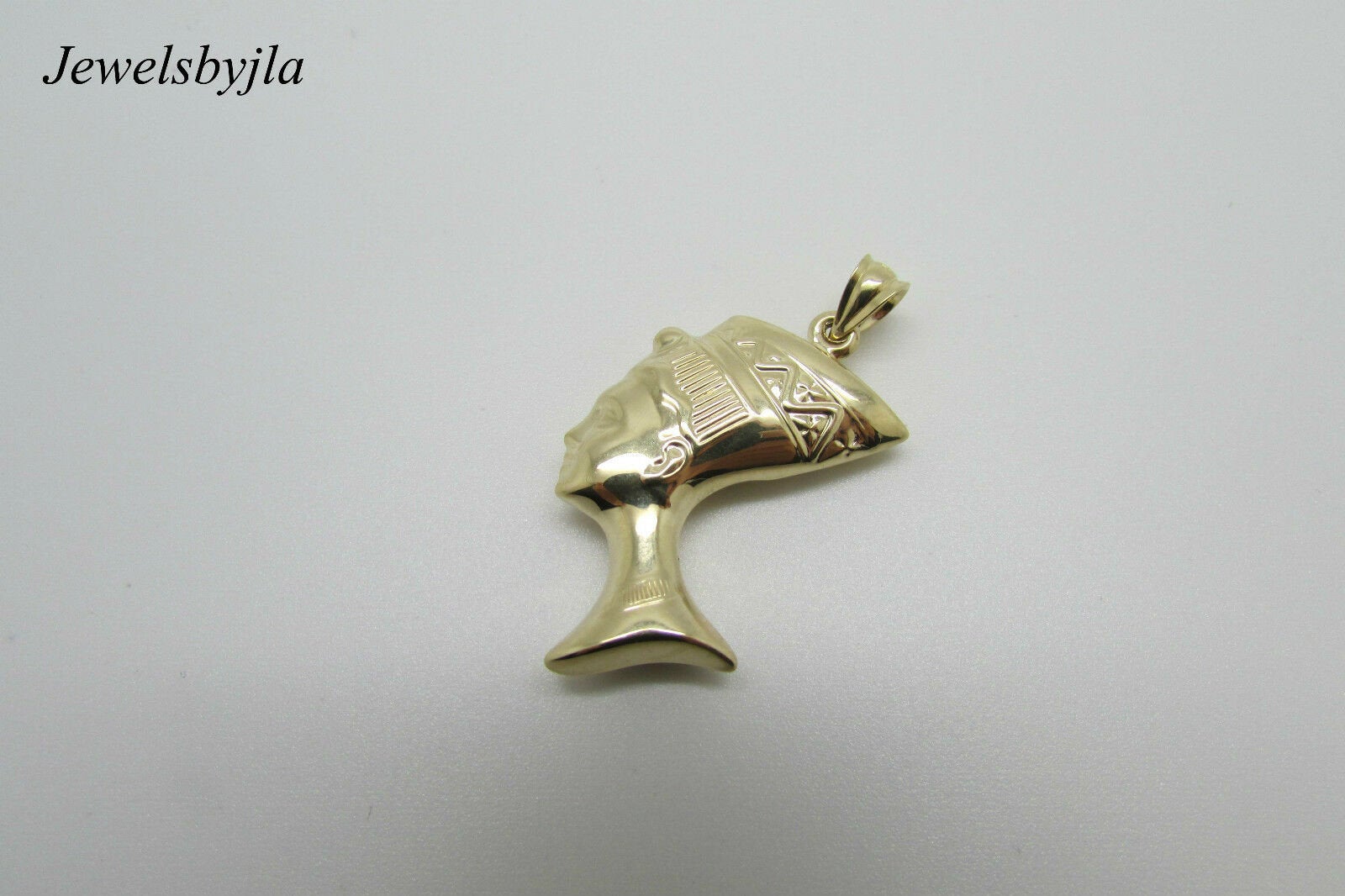 14K Pretty Yellow Gold 3-D Pendant Of Queen Nefertiti Of Egypt 2 Grams