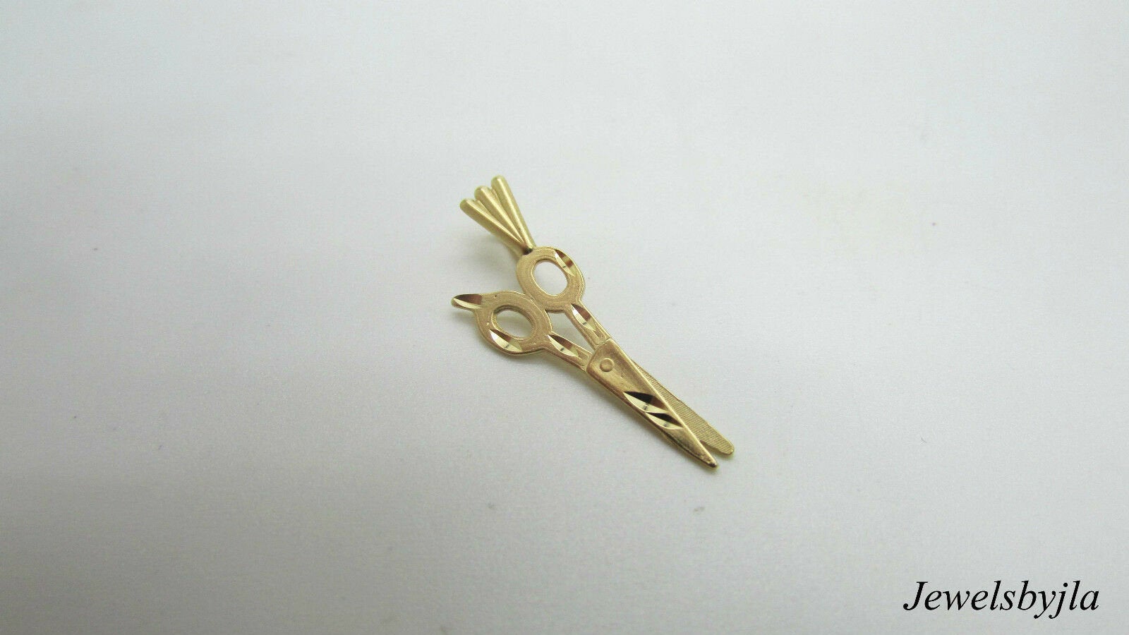14K Yellow Gold Cute And Detailed Stationary Scissor Charm/Pendant 0.60 Grams