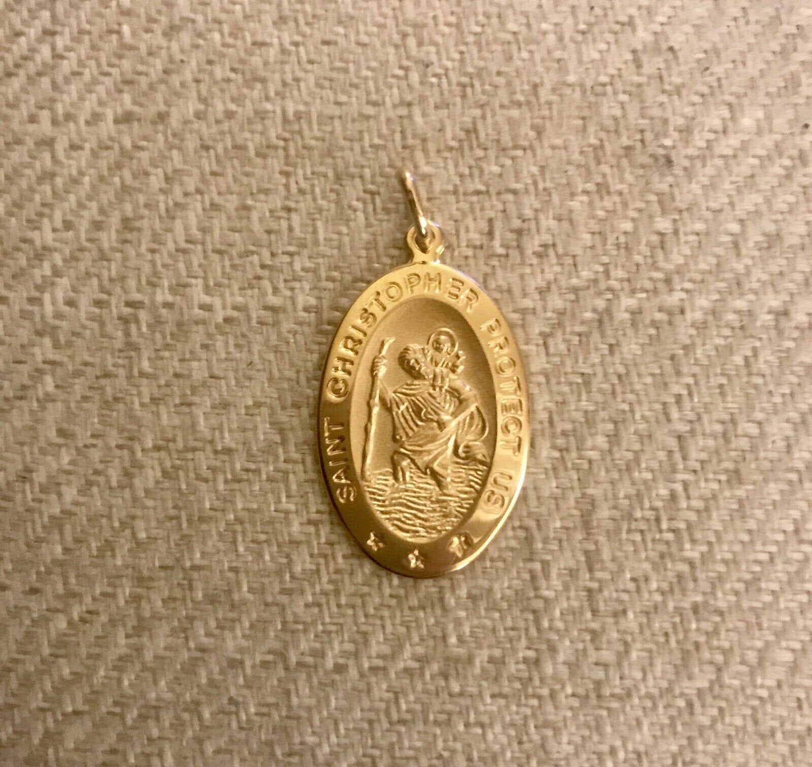 14K Pretty Yellow Gold Medal Oval Pendant Saint Christopher Italy 4 Grams