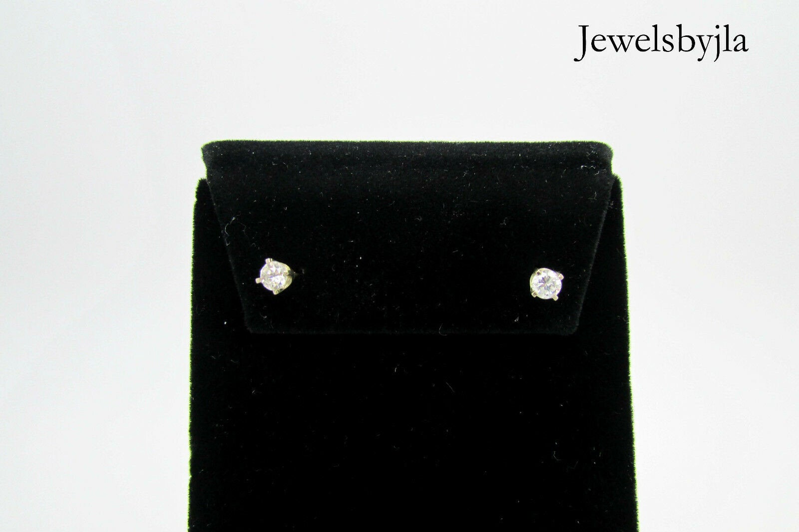 14K Pretty White Gold Round Diamond Stud Earrings .33 Points