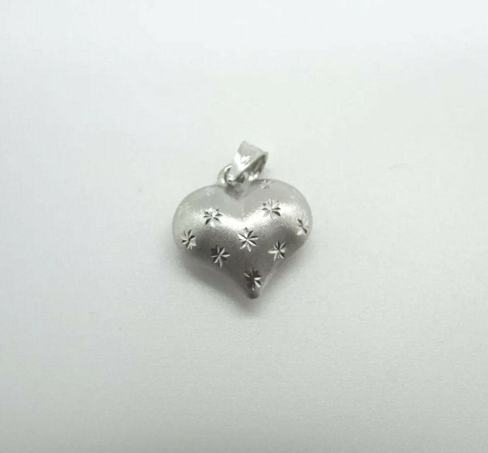 14K White Gold Pretty Puffed Heart Pendant/Charm With Stars 0.45 Grams
