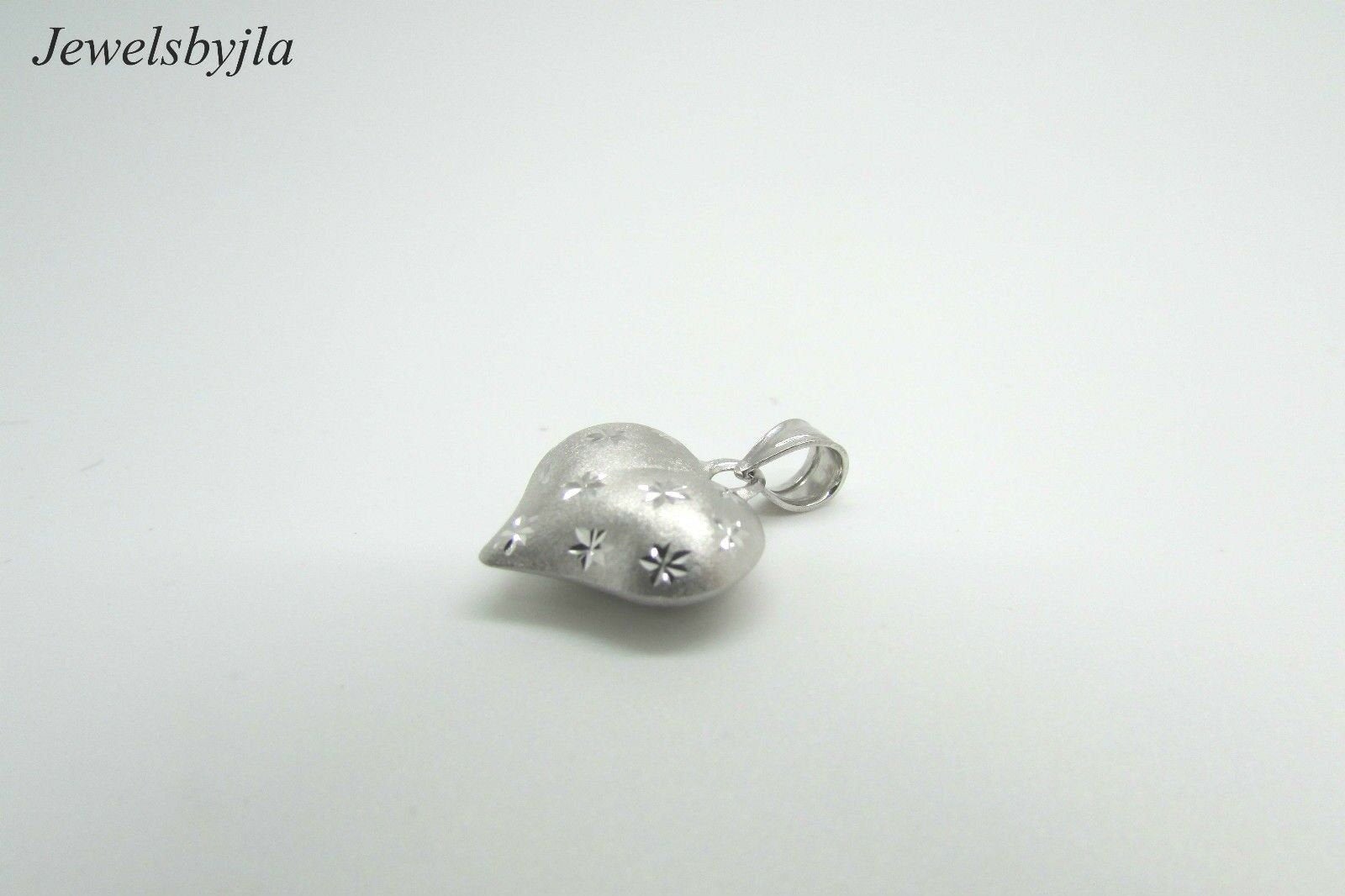 14K White Gold Pretty Puffed Heart Pendant/Charm With Stars 0.45 Grams