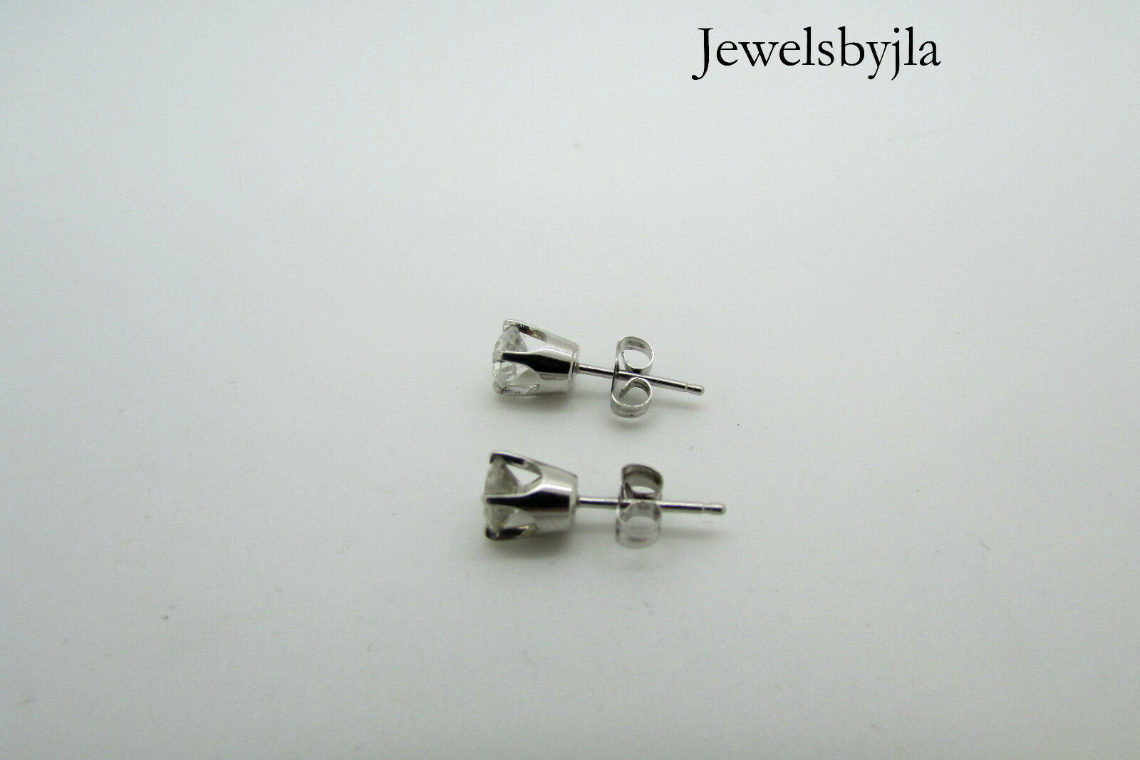 14K Pretty White Gold Clean Round Diamond Stud Earrings .80 Cts G Si1