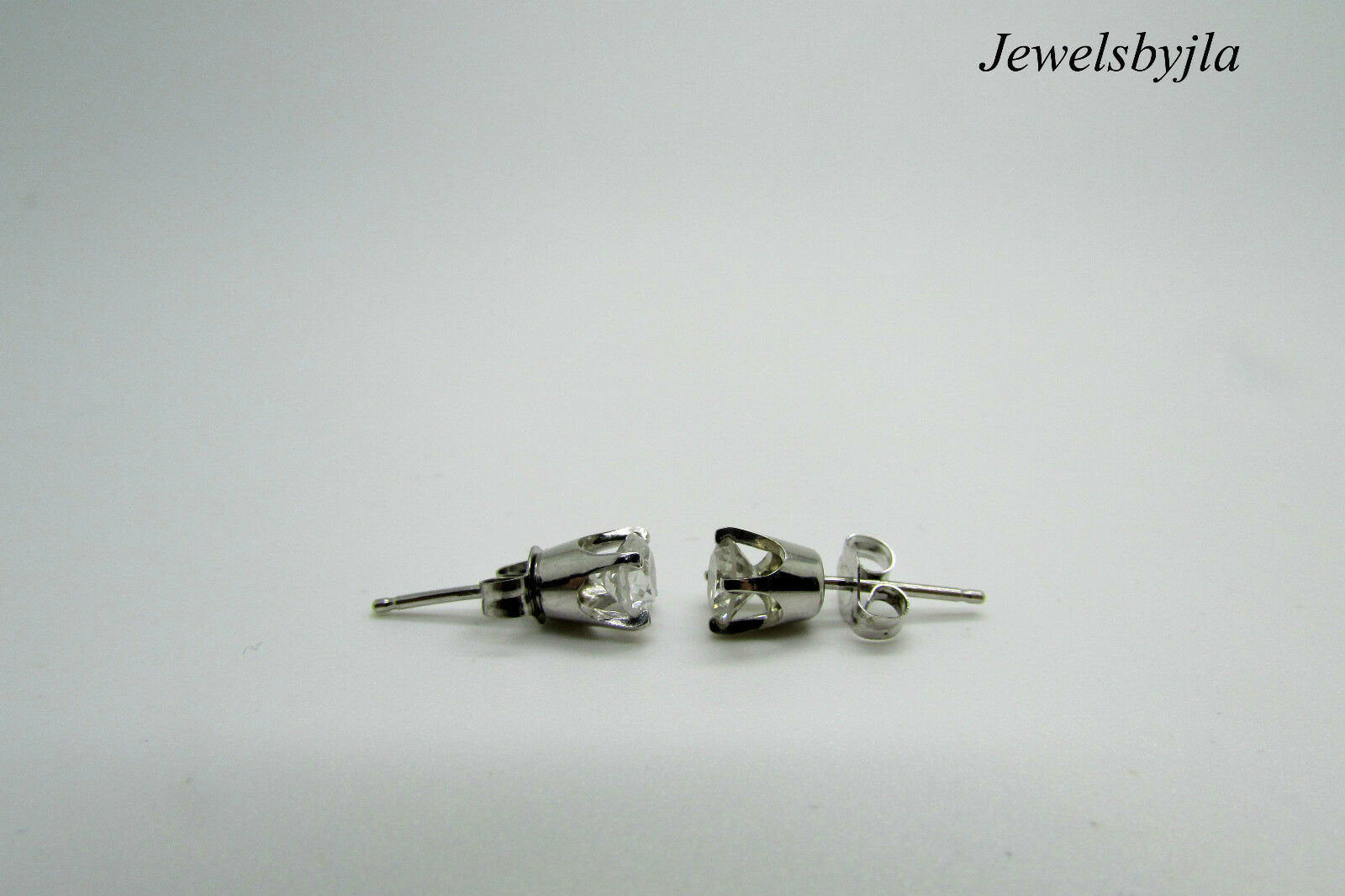 14K Pretty White Gold Clean Round Diamond Stud Earrings .80 Cts G Si1