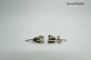 14K Pretty White Gold Clean Round Diamond Stud Earrings .80 Cts G Si1