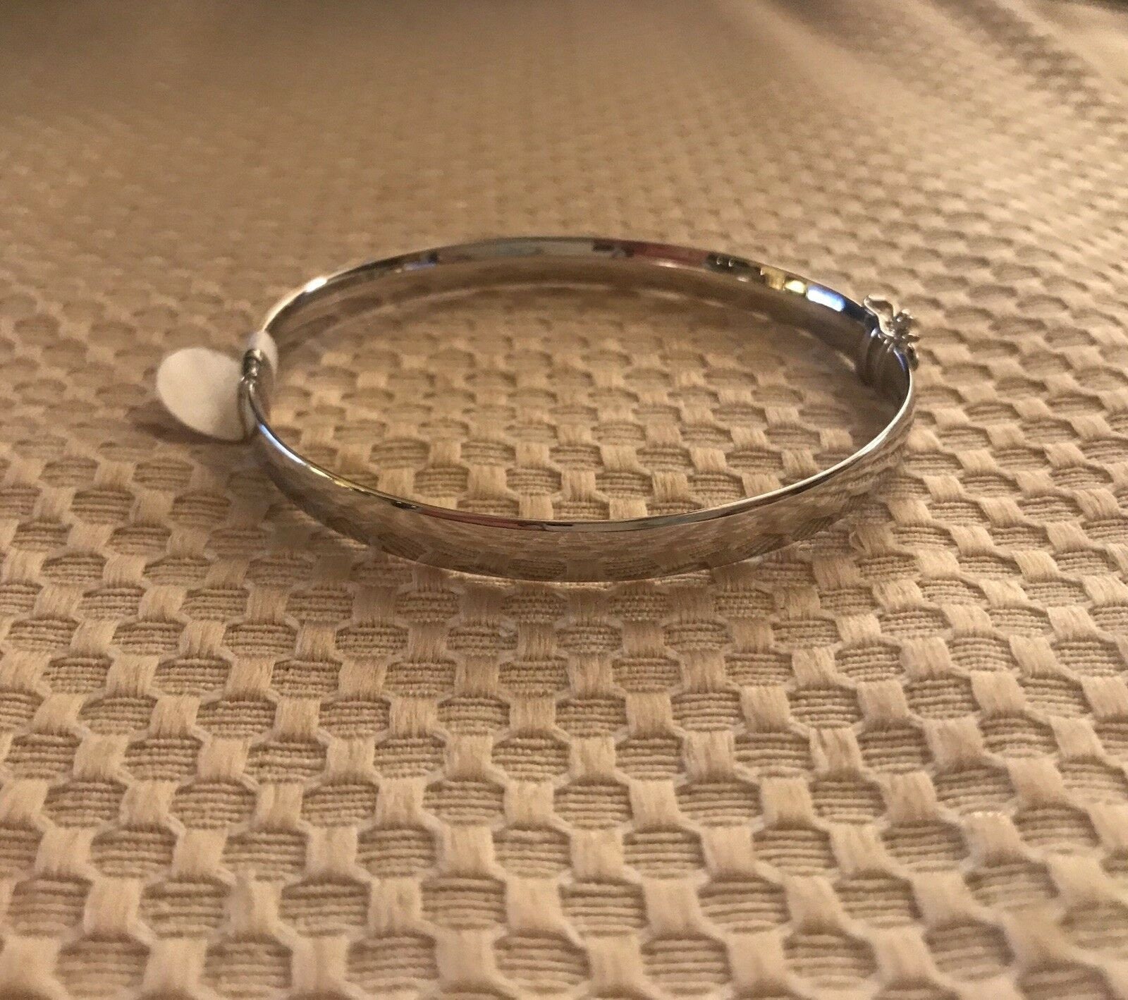 14K White Gold Ladies Thick Pretty Bangle Bracelet 8 Grams