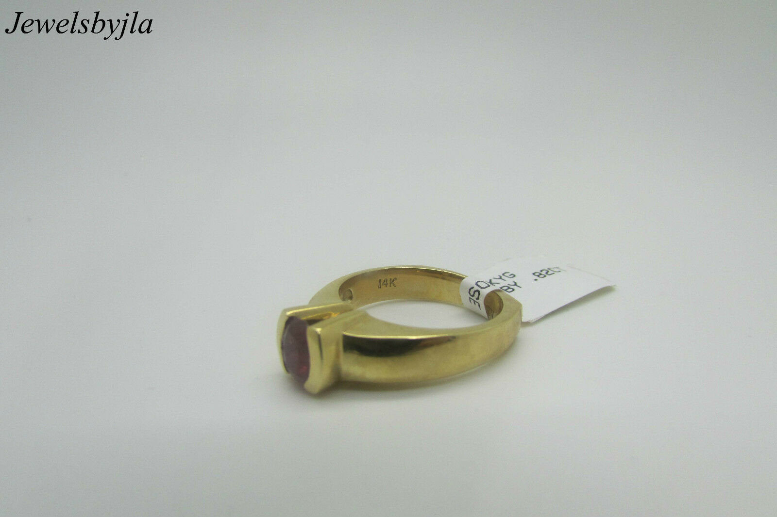 14K Yellow Gold Pretty Oval Shape Ruby Ladies Ring 6.6 Grams