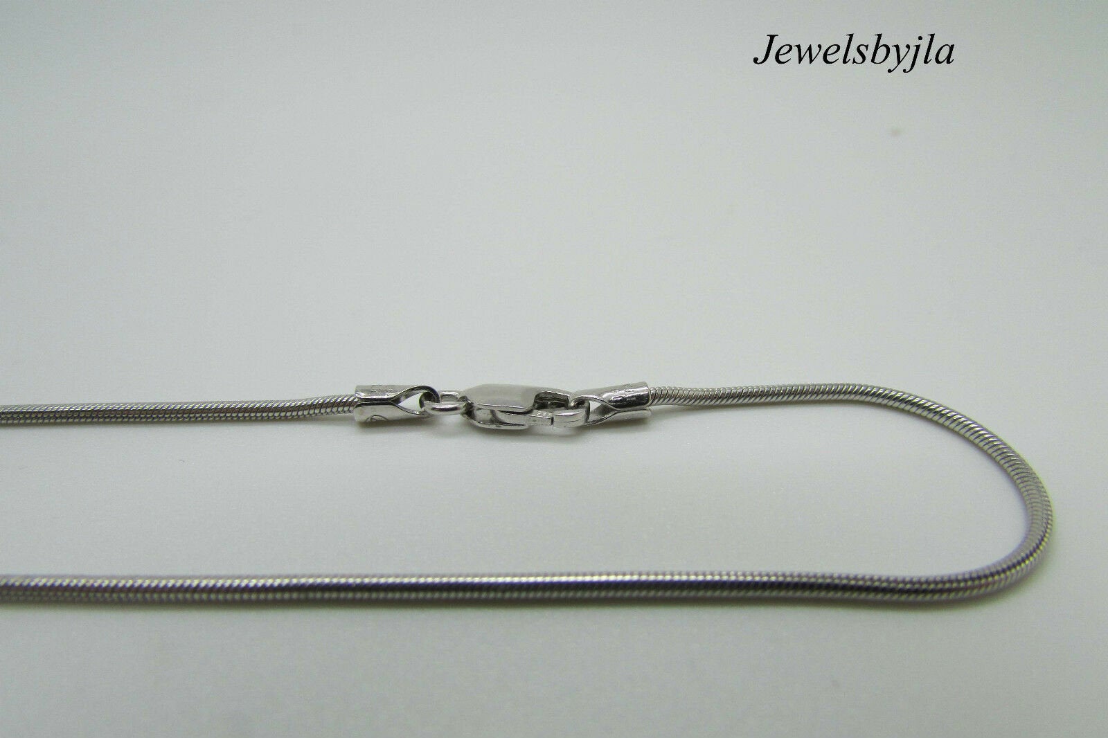 14K Solid White Gold Pretty Round Square Snake Chain 16 Inches 5.2 Grams Italy