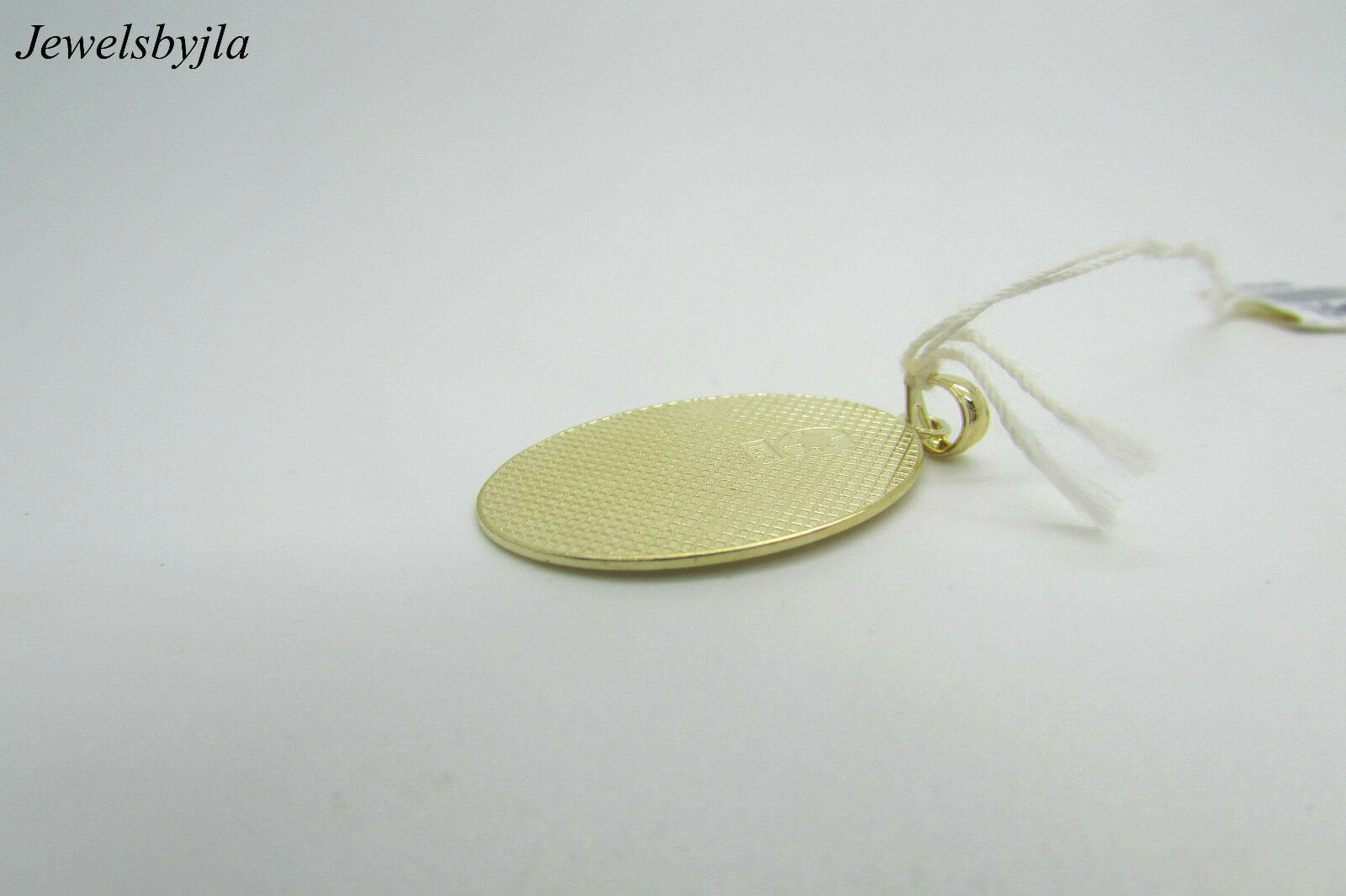 14K Yellow Gold Pretty Oval Engraveable Plaque Pendant With Design 3.0 Grams