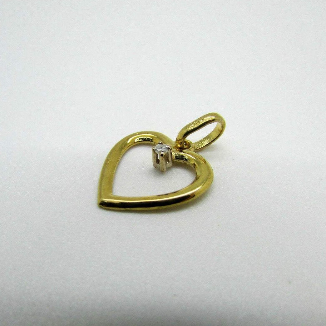 14K Pretty Yellow Gold Thin Heart Pendant With Round Diamond On Top 1.3 Grams