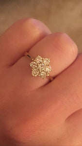 18K Yellow Gold Cluster Ring With Round Diamonds 3.5 Grams Size 6 .75 Cts