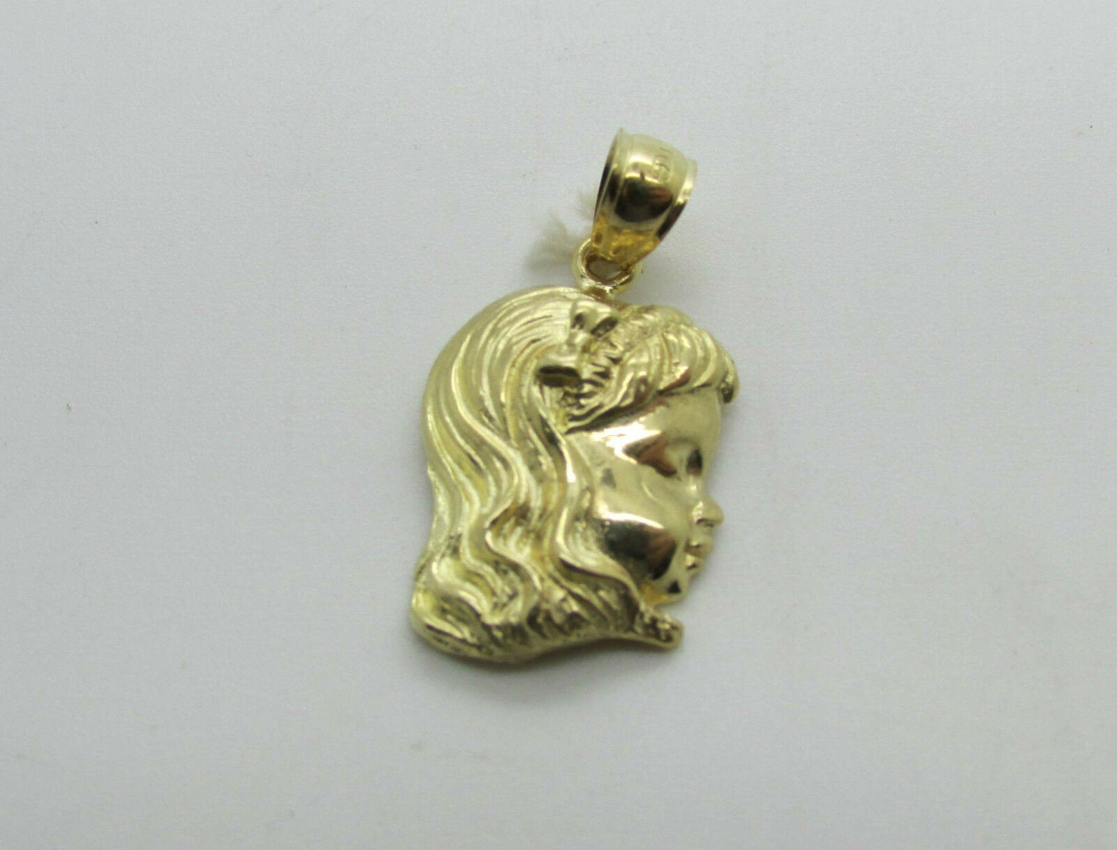 14K Pretty Yellow Gold Heart Detailed Face Of Girl With Bow Pendant 2.3 Grams