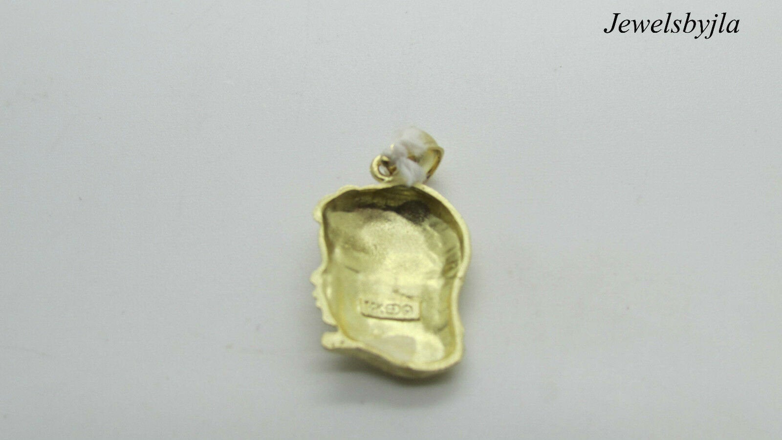 14K Pretty Yellow Gold Heart Detailed Face Of Girl With Bow Pendant 2.3 Grams