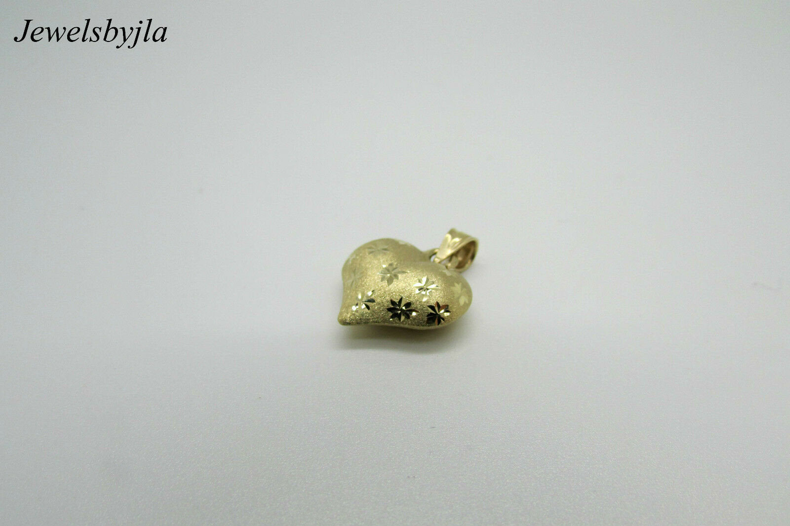 14K Yellow Gold Pretty Puffed Heart Pendant/Charm With Stars 0.75 Grams