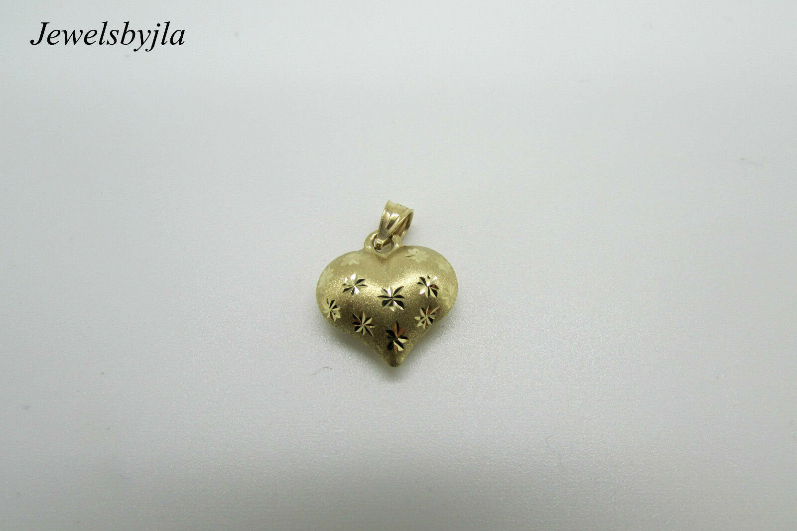 14K Yellow Gold Pretty Puffed Heart Pendant/Charm With Stars 0.75 Grams