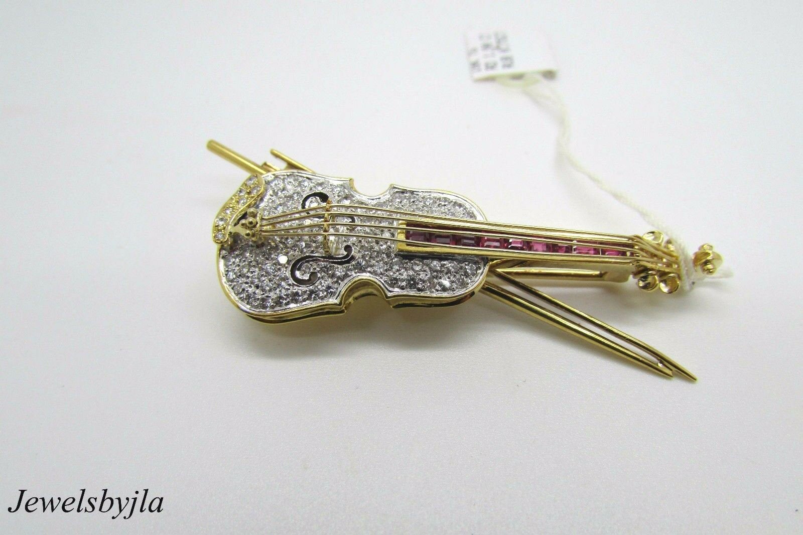 18K Pretty Yellow Gold Violin Pin With Round Diamonds And Rubies 2.65 Cts Total