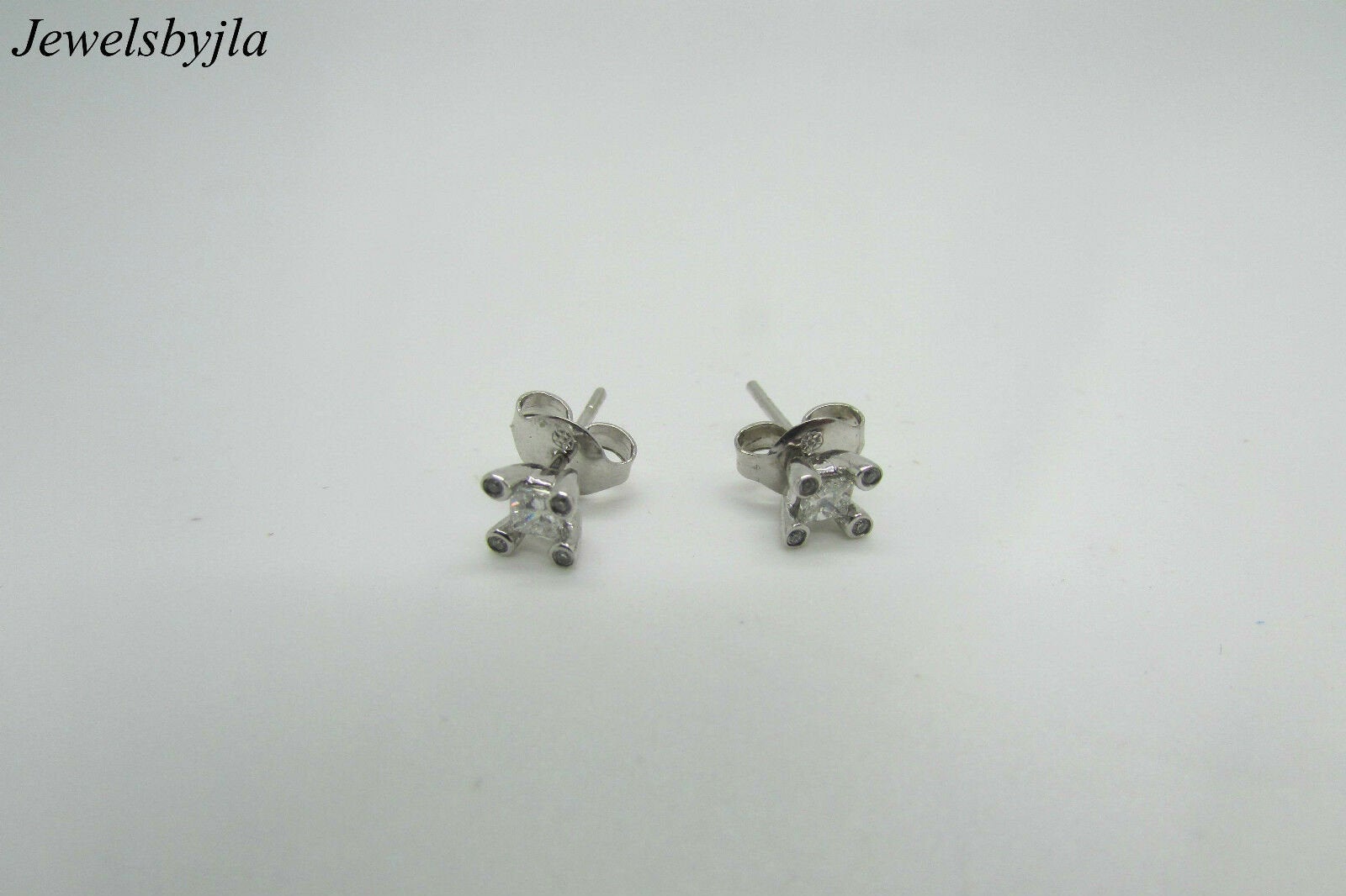 14K White Gold Princess Cut Stud Earrings With 4 Rounds Diamonds Prong .28Cts
