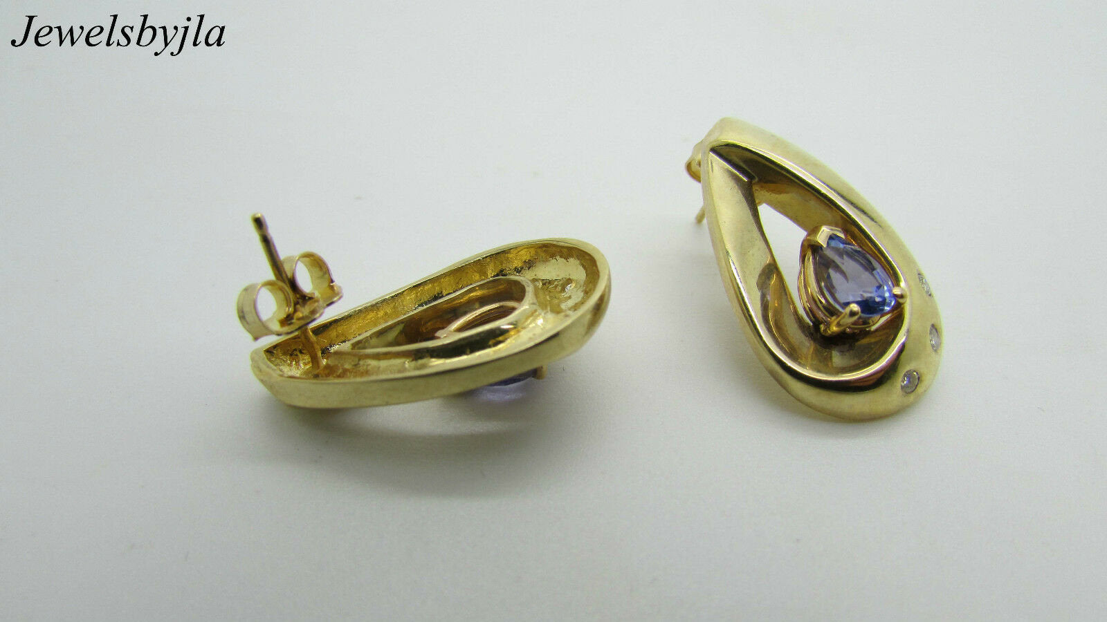 14K Pretty Yellow Gold Hanging Oval Tanzanite Earrings and Round Diamonds 1.21 Cts