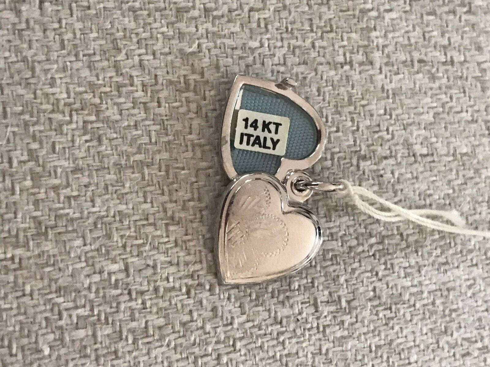 14K White Gold Pretty Heart Locket Pendant/Charm With Flower Design Italy