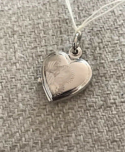 14K White Gold Pretty Heart Locket Pendant/Charm With Flower Design Italy
