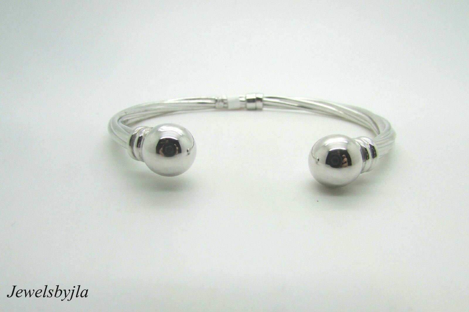 14K Pretty White Gold Polished Twisted Open Cuff Bracelet With 2 Balls 7 Grams