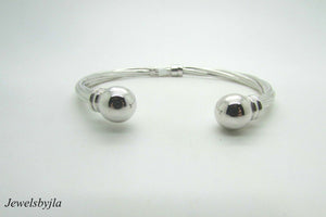 14K Pretty White Gold Polished Twisted Open Cuff Bracelet With 2 Balls 7 Grams