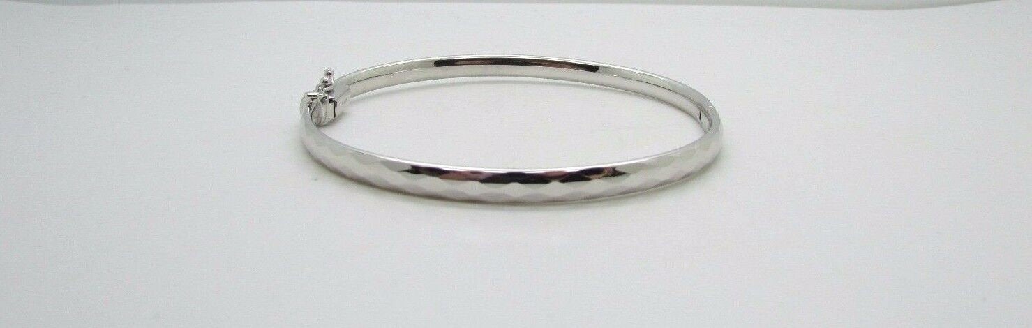 14K Pretty White Gold Thick Hammered Bracelet 7.1 Grams
